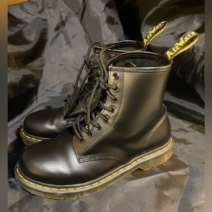 Doc Martens Air Wair 1460 Lace Up Leather Boots Unisex 7M/8L